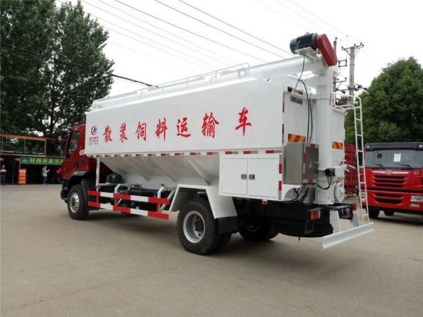 柳汽乘龍28方散裝飼料車(chē)