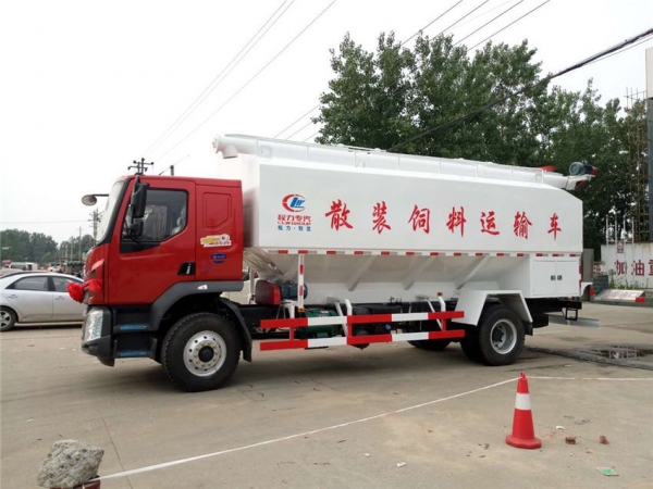 柳汽乘龍28方散裝飼料車(chē)