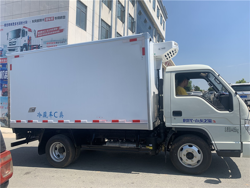國(guó)六 福田3.5米柴油冷藏車(chē)